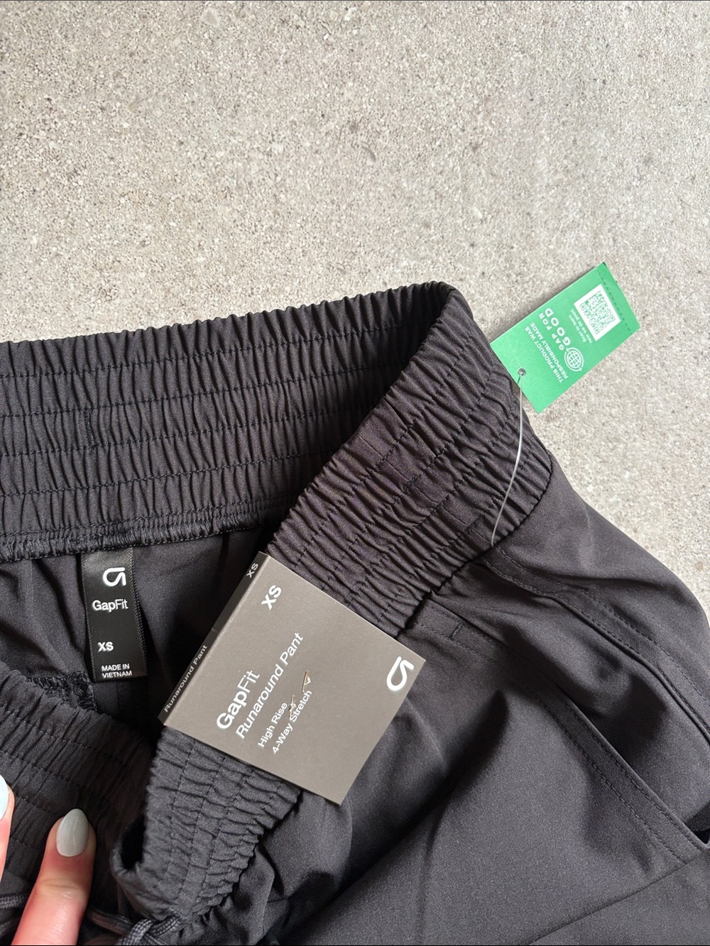 Gap Fit black High Rise Runaround Pant - Picture 2 of 3